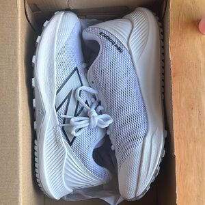 New Balance FuelCell v7 Youth Turf Trainer - Size 4.5